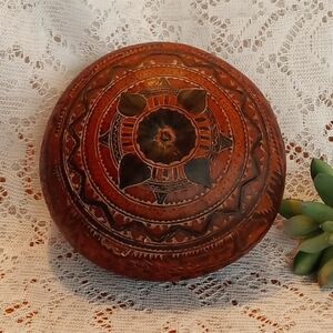 Vintage Hand Crafted/Carved Gourd Peruvian Folk Art Trinket Box Signed
